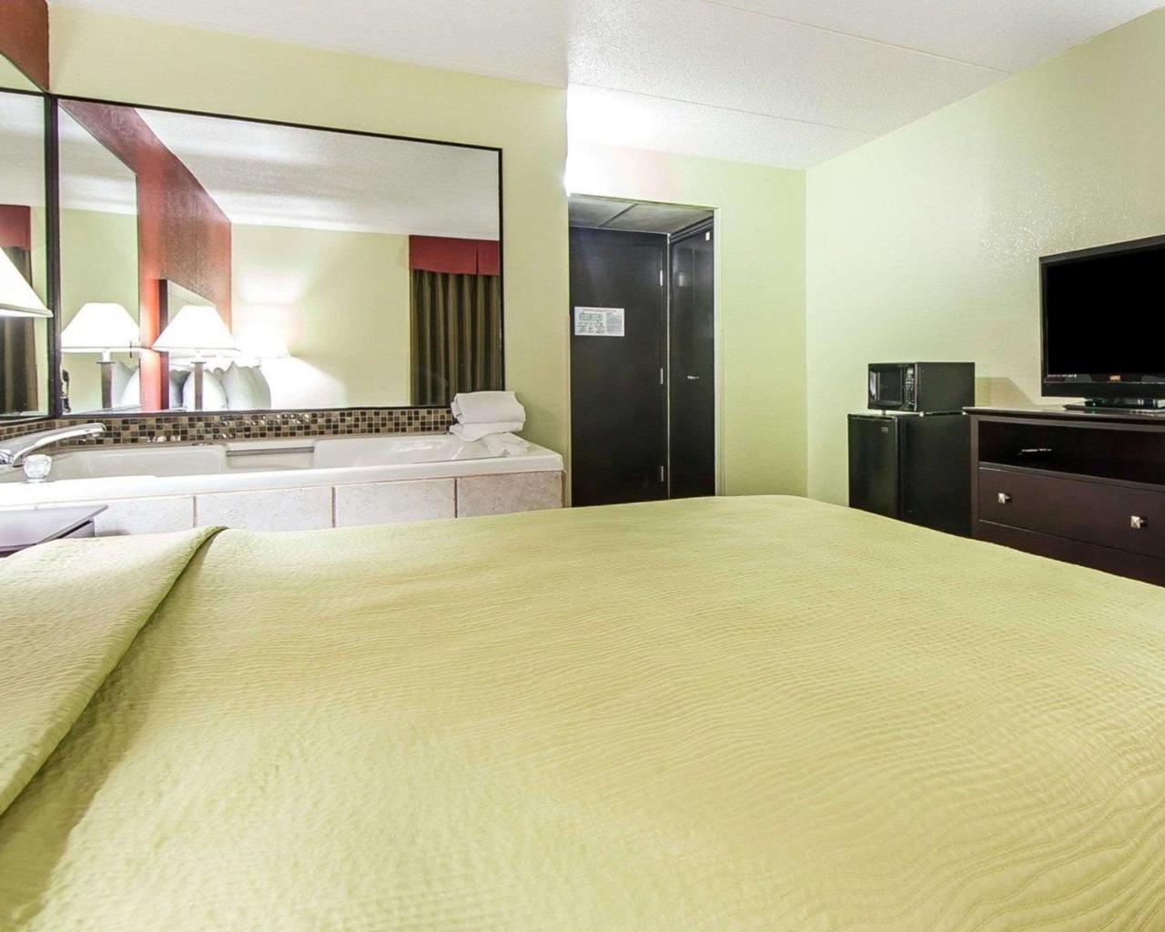 Quality Inn West I - 75 Суитуотер Экстерьер фото